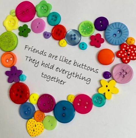 Button Art Heart, Diy Crafts With Buttons, Friendship Diy Gifts Craft Ideas, Diy Gifts With Pictures, Crafts With Buttons, Button Art Projects, Buttons Crafts Diy, Button Heart, Friend Art