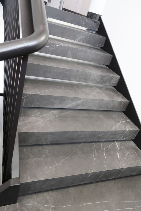 Steps and treads Staircase Design Modern Luxury, Granite Staircase Design Modern, Granite Staircase Design, Staircase Tiles Design, Modern Marble Floor, Home Tiles Design, Stairs Tiles Design, Granite Stairs, Stair Design Architecture