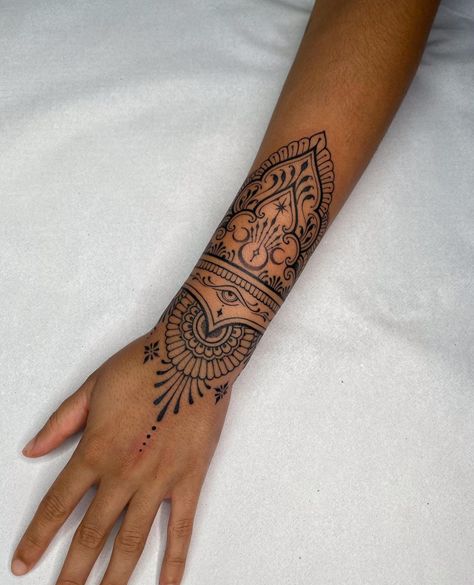 Cuff Wrist Tattoo, Time Heals Tattoo For Women, Mandala Tattoo On Wrist, Forearm Half Sleeve Tattoos For Women, Henna Tattoo Designs Wrist, Mandala Wrist Tattoos For Women, Simple Band Tattoo, Hand Arm Tattoo, Hand Mandala Tattoo