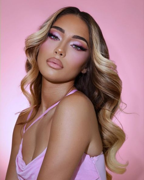 Glam Bymajha on Instagram: "Pink vibes 💗 Pink obsession palette Bronzer Light Light brown lip liner Doll lipgloss" Pageant Photoshoot, Burn Makeup, Light Pink Eyeshadow, Brown Lip Liner, Pink Obsession, Pink Lips Makeup, Pink Eyeshadow Look, Prom Eye Makeup, Pink Eye Makeup