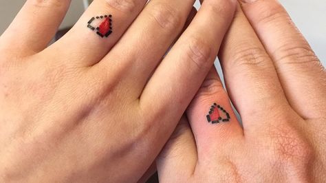 Wedding Rings Tattoo, Minecraft Tattoo, Tattoo Ideas For Couples, Heart Tattoo On Finger, Finger Tattoos For Couples, Wedding Band Tattoo, Rings Tattoo, Tattoo Band, Wedding Ring Tattoo