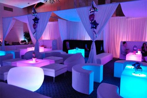 como decorar un salon para 15 años moderno Bar Deco, White Lounge, Ambiance Lighting, Nightclub Design, Wedding Lounge, Lounge Party, Vip Lounge, Pipe And Drape, Party Deco