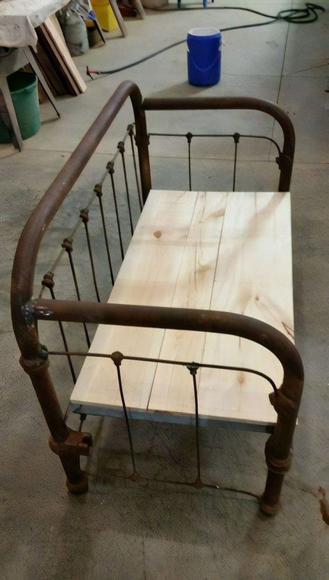 Metal Twin Bed Frame, Metal Twin Bed, Bed Frame Bench, Old Bed Frames, Headboard Benches, Iron Bed Frame, Old Metal, Twin Bed Frame, Diy Furniture Renovation