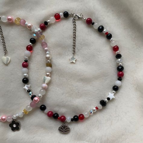 Nana And Hachi Matching Bracelets, Coquette Beaded Necklace, Neckless Beads Ideas, Nana Inspired Jewelry, Coquette Jewelry Aesthetic, Nana Hachi Aesthetic, Beads Neckless, Pearls Aesthetic, Nana Jewelry