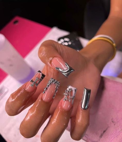 Silver Hair Outfit Ideas, Girly Maintenance, Silver Nails Ideas, Sliver Nails, Nails Sets, Chanel Nails, Long Acrylic Nail Designs, Hard Nails, Colored Acrylic Nails