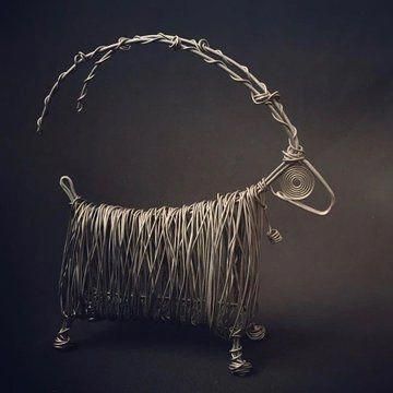 Wire Art Sculpture Animals, Mini Wire Sculptures, Art Fil, Metal Welding Art, Wire Art Sculpture, Welding Art Projects, Art Wire, Metal Welding, Sculpture Metal