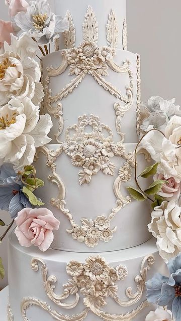 Bridgerton Theme, Victorian Wedding Themes, Peony Cake, Wedding Cakes Blue, Amazing Wedding Cakes, Wedding Themes Fall, Gorgeous Wedding Cake, Fairy Wedding, Cake Trends