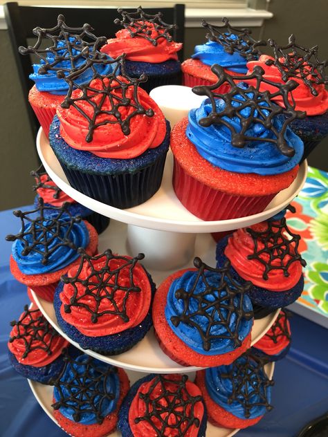 Spiderman Birthday Cake Ideas, Spiderman Birthday Party Decorations, Spiderman Cupcakes, 4de Verjaardag, Spiderman Birthday Cake, Marvel Birthday Party, Spiderman Theme, Spiderman Birthday Party, Mens Birthday Party