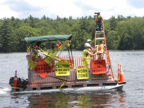 Float Parade Ideas, Boat Decorating Ideas Party, Pontoon Boat Decor, Parade Float Diy, Halloween Parade Float, Pontoon Boat Party, Pontoon Party, Christmas Parade Floats, Boat Theme