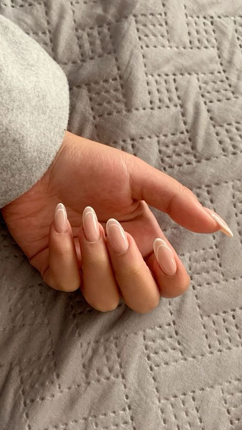 Outlines French Nails, French Nails Two Lines, French Nails Lines, French Tips With White Line, Two Line French Nails, White French Tip Outline, French Line Nails, Nails Lines, French Top