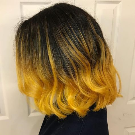 Easy Hair Color, Yellow Hair Color, Hair Color Streaks, Bright Hair, Yellow Hair, Penteado Cabelo Curto, Dye My Hair, Hair Color And Cut, Grunge Hair