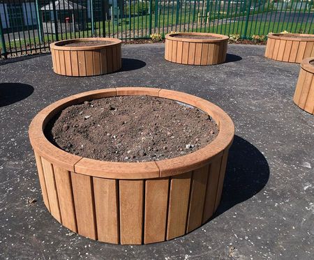 Paisley – large curved timber planter | Broxap | ESI External Works Circular Planter Ideas, Curved Planter, Vegetable Garden Boxes, Timber Planters, Vege Garden, Tire Planters, Raised Planter Beds, Tree Planters, Planter Beds