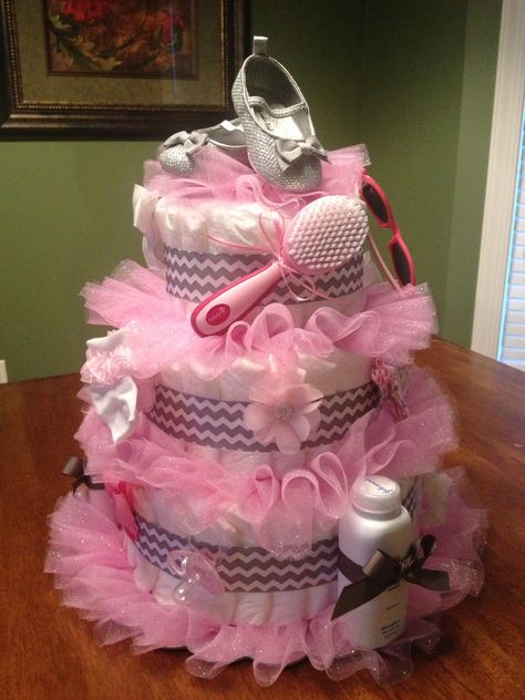 Tutu Diaper Cake, don't need to make one,but if I ever have to make another one...it will be like this one! So cute Pamper Cake, Tutu Baby Shower, Ballerina Baby Showers, Diy Diaper Cake, Nappy Cakes, Baby Shower Crafts, Baby Shower Diaper Cake, Baby Diaper Cake, Baby Shower Invitaciones