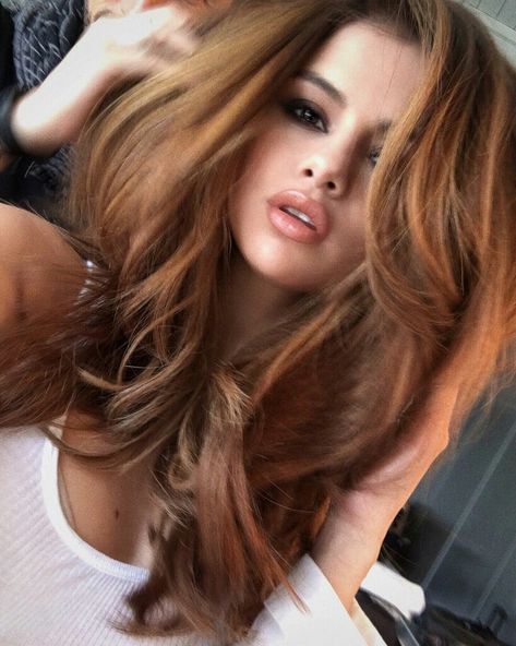 Selena Gomez Hair Colorful, Selena Gomez Style, Selena G, Selena Quintanilla Perez, Big Chop, Marie Gomez, Trendy Hairstyles, Pretty Hairstyles, Selena Gomez