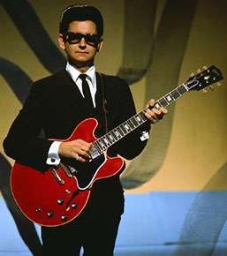 Roy Orbison Traveling Wilburys, Travelling Wilburys, Best Guitar Players, Breakup Songs, 60s Music, Roy Orbison, Oldies Music, Richard Gere, Music Memories