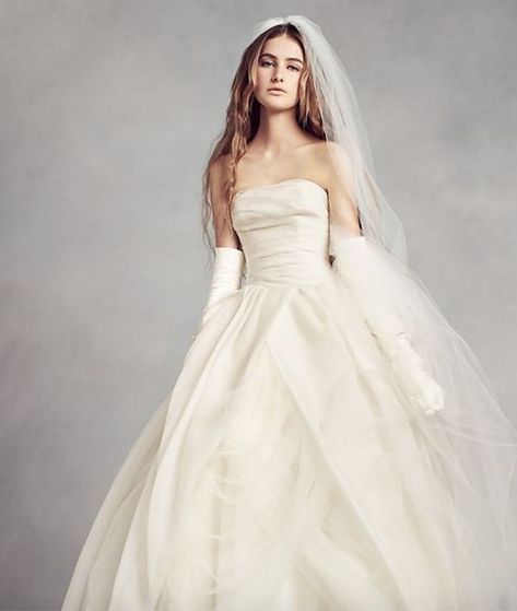 Affordable Wedding Dress, Movie Wedding Dresses, Trumpet Wedding Dress Lace, Vera Wang Bridal, Scrapbook Generation, Wavy Wedding Hair, Wedding Dress Brands, Vera Wang Wedding, Say Yes To The Dress