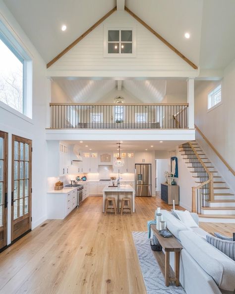 Upstairs Open To Below, Open Loft Area Ideas Upstairs, Open Loft Ideas, Open Loft Ideas Upstairs, Loft Area Ideas Upstairs, Loft Above Kitchen, House With Loft, Loft Railing, Tiny Home Decor