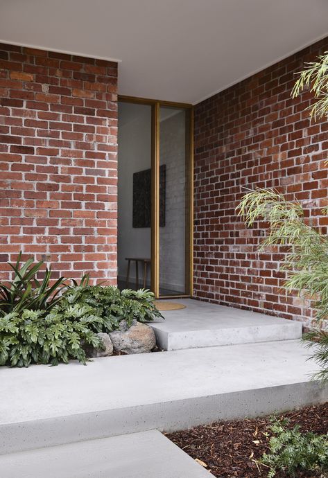 Modern Brick House Exterior, White Weatherboard House, Clinker Brick House, Red Brick House Exterior, Modern Brick House, Clinker Brick, Timber Pergola, Weatherboard House, Recycled Brick