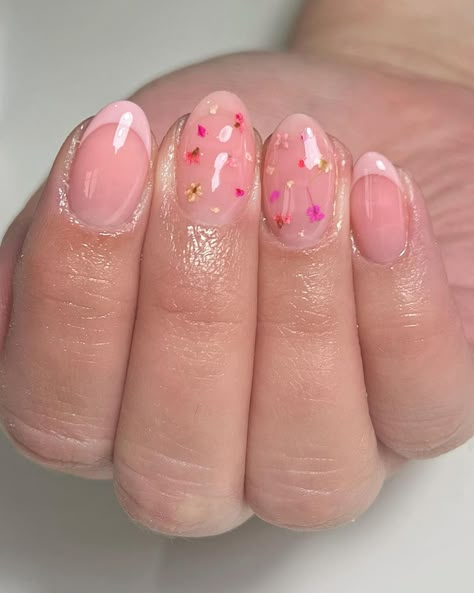 Gel Nails Designs 2024, Structured Gel Manicure Designs Short, August Nails 2024 Short, Short Natural Nails Designs, August Nails Short, Summer Manicures, August Nails, Simple Gel Nails, Summery Nails