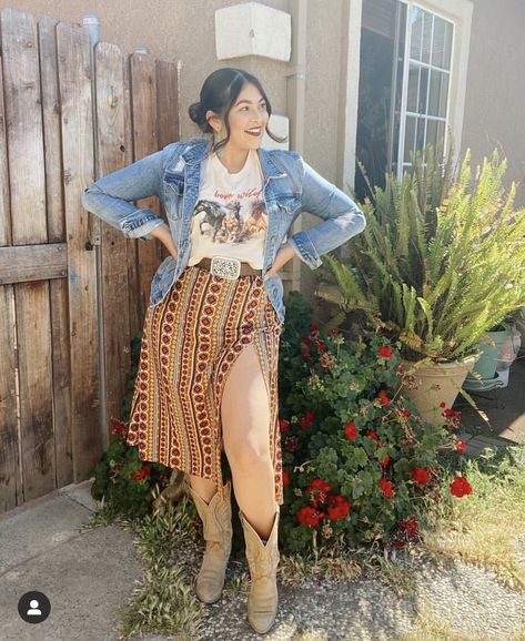 Western Pbr Outfits, Plus Size Cowgirl Outfits Party, Fiesta Theme Outfits Women, Bootbarn Outfits Women, Jaripeo Outfits Summer, Country Singer Outfits, Mexican Theme Party Outfit Women, Western Outfits Women Skirt, Plus Size Rodeo Outfits For Women