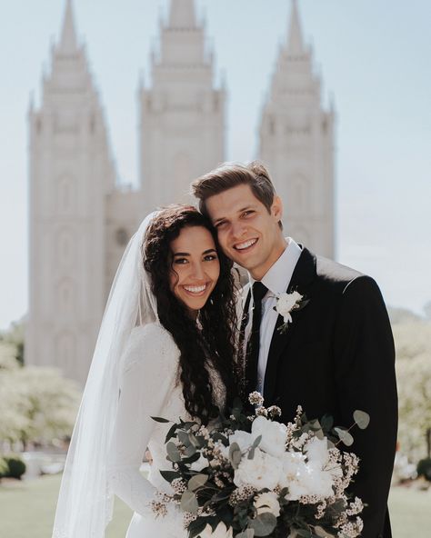 Temple Marriage Pictures, Temple Marriage Lds, Salt Lake Temple Wallpaper, Lds Temple Wedding Pictures, Lds Temple Wedding Photography, Temple Wedding Pictures, Salt Lake Temple Wedding, Temple Wedding Photos, Salt Lake City Temple Wedding