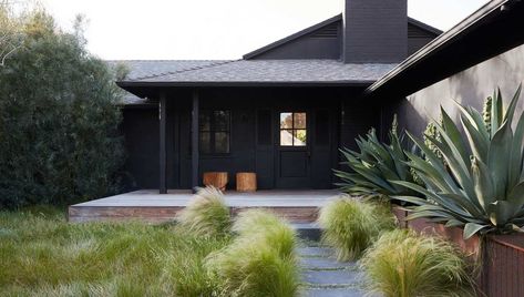 Mid Century Ranch House, Modern Residential Architecture, Mid Century Ranch, Drought Resistant, California Cool, Modern Exterior, Ranch Style, Residential Design, Residential Architecture