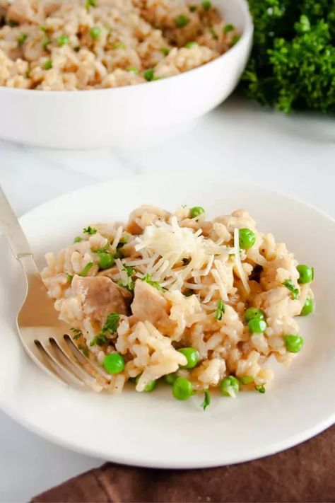 Oven-Baked Chicken Risotto | Foodtalk Pea Orzo, Risotto Recipes Chicken, Baked Risotto, Lemon Risotto, Baked Teriyaki Chicken, Baked Spaghetti Casserole, Barley Risotto, Potatoes And Rice, Chicken Risotto