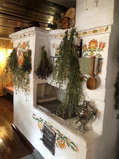 Ukrainian House Interior, Russian Interior Design Traditional, Slavic Interior, Russian Cottage, Russian Interiors, Cottagecore Home, Traditional Pottery, Interiors Dream, Grandmas House