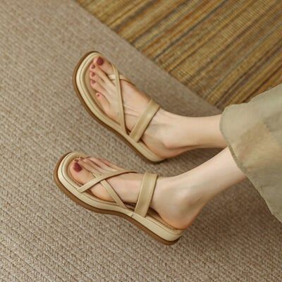 Daily Wear Footwear For Women, Stylish Flats For Women, Flat Footwear For Women, Coral Flats, Medium Heel Shoes, Chiko Shoes, Fashion Shoes Boots, Shoes Heels Classy, Fashion Shoes Sandals