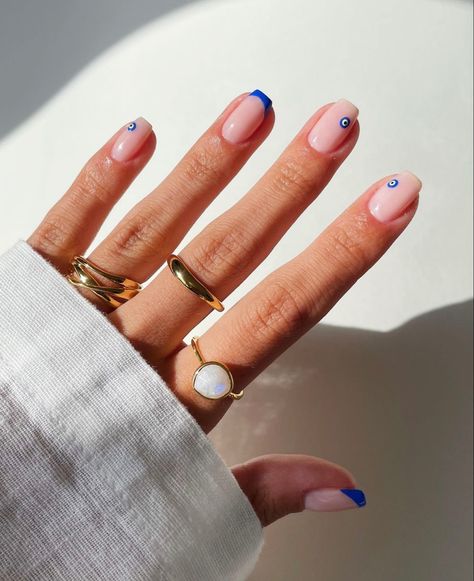 Nails Ideas For Summer, Summer Manicures, Summer Holiday Nails, Short Coffin Nails Designs, Evil Eye Nails, Minimal Nails Art, Short Coffin, Short Coffin Nails, Simple Gel Nails