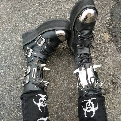 Estilo Punk, Shoe Inspo, Punk Outfits, Style Boots, Alt Fashion, Swag Shoes, Punk Style, Edgy Outfits, Dream Clothes