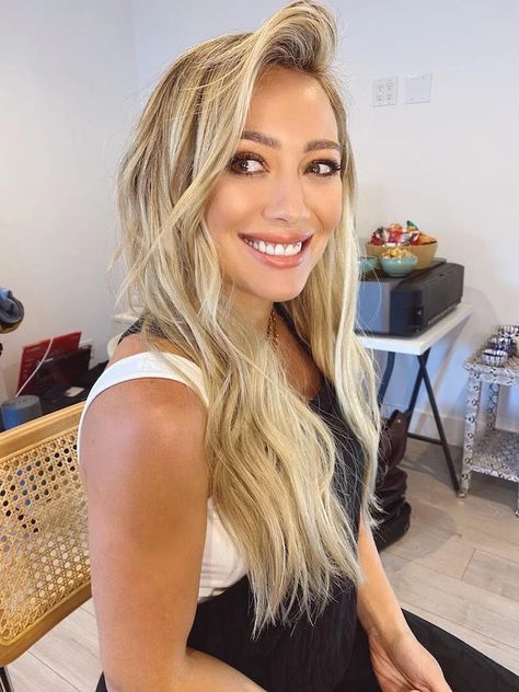 Vanilla Blonde Hair, Blonde Hair 2023, Hilary Duff Hair, The Perfect Blonde, Vanilla Blonde, Perfect Blonde, Dyed Blonde Hair, Hillary Duff, Blonde Tones