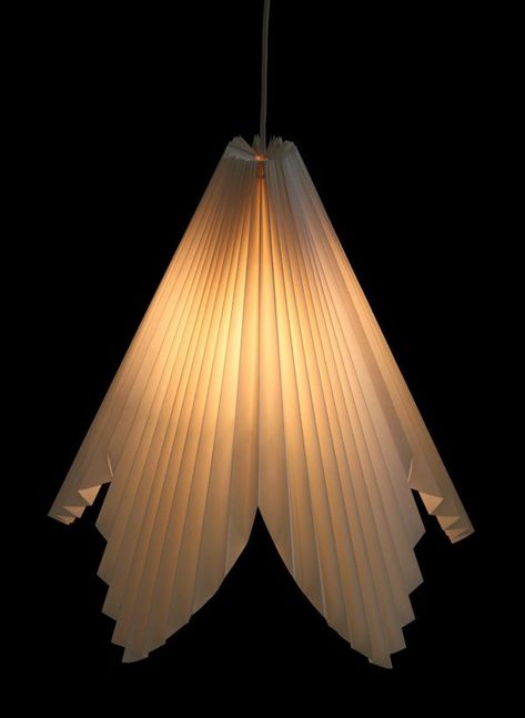 Origami Light, Paper Crafts Tutorial, Wall Lamps Diy, Paper Lamps, Hang Lamp, Lamp Making, Origami Shapes, Kids Puzzles, Origami Lamp