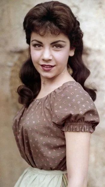 Vintage Western Dress, Annette Funicello, Young Actresses, Attorney At Law, Vintage Hollywood, Hairstyles Haircuts, Hollywood Stars, Classic Hollywood, Hair Colors