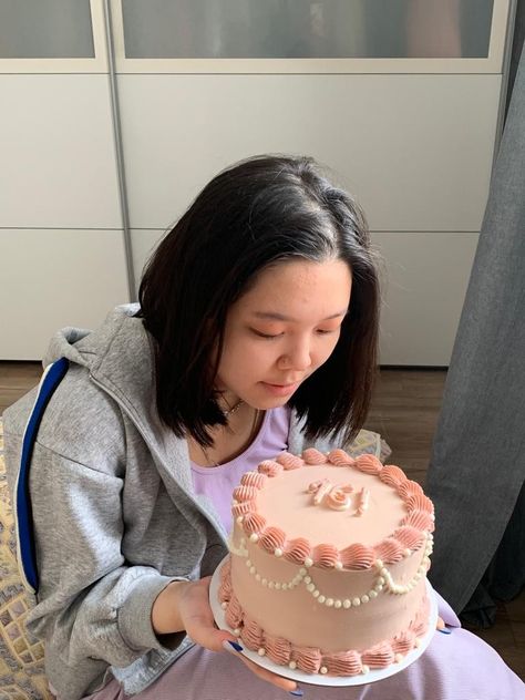 Old Money Cake Ideas, Birthday Cake 16 Sweet Sixteen Aesthetic, Mini Birthday Cake Aesthetic, Asian Birthday Cake, Old Money Birthday Cake, Birthday Cake 15th Girl, Old Money Cake, August Birthday Cake, Aesthetic Asian Girl