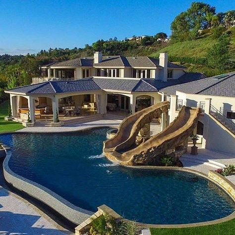 Luxury Swimming Pools, Mediterranean Style Home, Dream Mansion, Mega Mansions, Home Luxury, Bmw I8, Mansions Luxury, Luxury Homes Dream Houses, Dream House Exterior