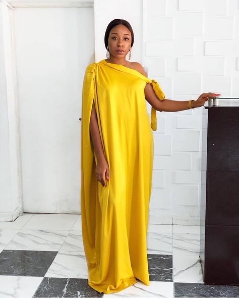 Comfort x Style? Present ma! 🙋Who else loves stylish and comfortable clothes? 😂 . . . . . . . . . . . . . #9jawoman #9jawomanforce… Pins Pictures, Silk Abaya, Bohemian Sundress, Color Party, African Fashion Modern, Maxi Sundress, Abaya Dress, African Print Fashion Dresses, Yellow Lace