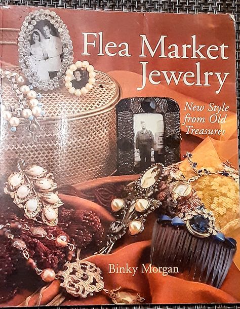 Flea Market Jewelry, Profitable Crafts, Upcycle Vintage, Jewelry Book, Rhinestone Belt Buckle, Costume Jewelry Crafts, Upcycled Vintage Jewelry, Market Jewelry, How To Book