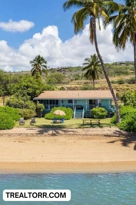 7 Reasons Why This $800K Luxury House in Hawaii Will Make You Relax Instantly! Dream Luxury House, Houses In Hawaii, Military Base Housing, Hawaii Mansion, House In Hawaii, Hawaii Luxury, Big Shower, Base Housing, Hawaiian Homes