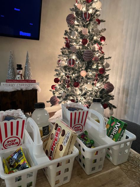 Christmas Movie Box Ideas, Christmas Movie Pajama Party, Christmas Kids Movie Night, Christmas Movie Birthday Party Ideas, Movie Night Projector Inside, Christmas Movie Birthday Party, Christmas Family Movie Night Ideas, Movie Night Snacks Christmas, Christmas Party Movie Night