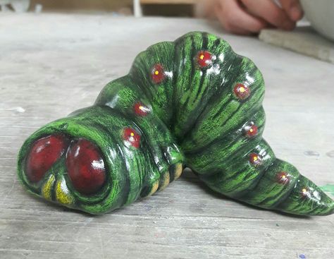 Caterpillar Sculpture, Ceramic Caterpillar, Ceramic Art Sculpture, Funny Emoticons, Pottery Handbuilding, Crafts Gifts, Ceramic Bisque, Little Critter, Pottery Ideas