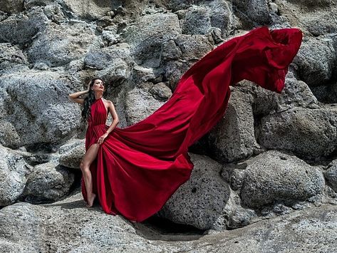 Long Dresses Photoshoot Ideas, Long Red Satin Dress, Red Dress Photoshoot Ideas, Foto Birthday, Flying Dress Photoshoot, Quince Pictures, Female Portrait Poses, Flying Dress, Studio Photography Fashion