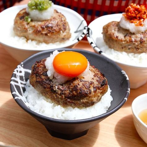 Japanese Burger Steak, Hamburg Steak Japanese, Japanese Feast, Hamburg Steak, Rice Burger, Japan Street Food, Japan Restaurant, 2024 Affirmations, Japanese Egg