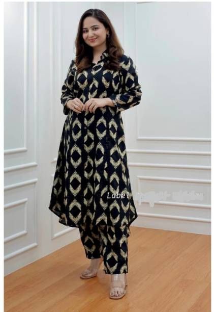 Outfits Traditional, Printed Kurti Designs, Cotton Suit Designs, Stylish Kurtis Design, Ethnic Suit, Simple Kurta Designs, Designer Kurti Patterns, Designer Kurtis, Ethnic Outfits