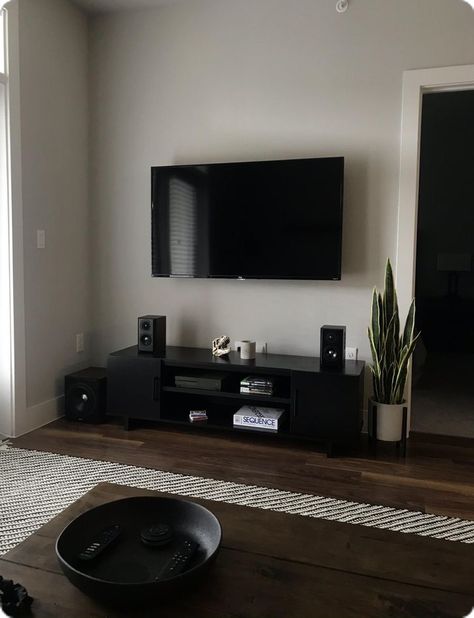 Apartment For Men Interior Design, Men Furniture Home Decor, Decorating Mens Apartment, Modern Black Apartment Decor, Living Room Black Aesthetic, Dark Apartment Aesthetic Modern, Men Room Decor Masculine Interior, Small Apartment Decorating For Men, Apartment Decorating On A Budget Men