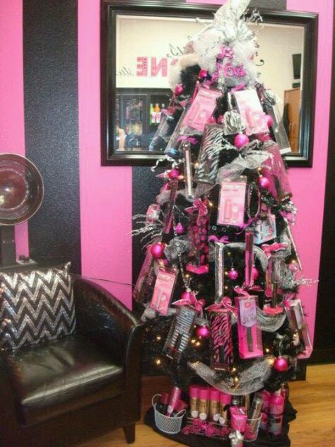 Hang products to sell right from your christmas tree. It will definitely get customers looking. Hair Salon Christmas Open House, Hairstylist Christmas Tree, Hair Salon Christmas Tree, Beauty Salon Christmas Decorations, Salon Christmas Tree, Christmas Salon, Salon Christmas, Salon Life, Dream Salon