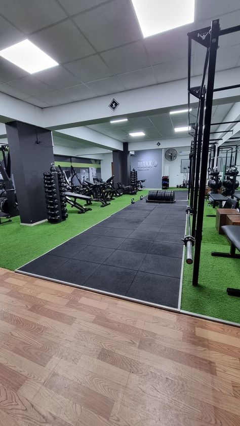 Studio Gym Design, Gym Flooring Ideas, Gym Setup Ideas, Personal Training Studio Design, Gym Interior Design Ideas, Modern Home Entrance, Mini Gym At Home, Commercial Gym Design, Modern Entry Doors