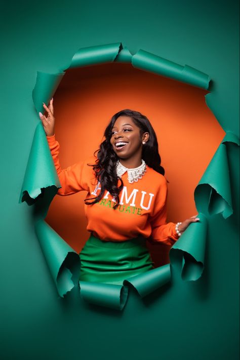 Promotion Photoshoot Ideas, Ideas For Graduation Photoshoot, Creative Grad Photoshoot, Graduation Outside Photoshoot, Studio Creative Photoshoot, Creative College Graduation Pictures, Marketing Major Graduation Pictures, Graduation Photoshoot Ideas Studio, Hbcu Graduation Party