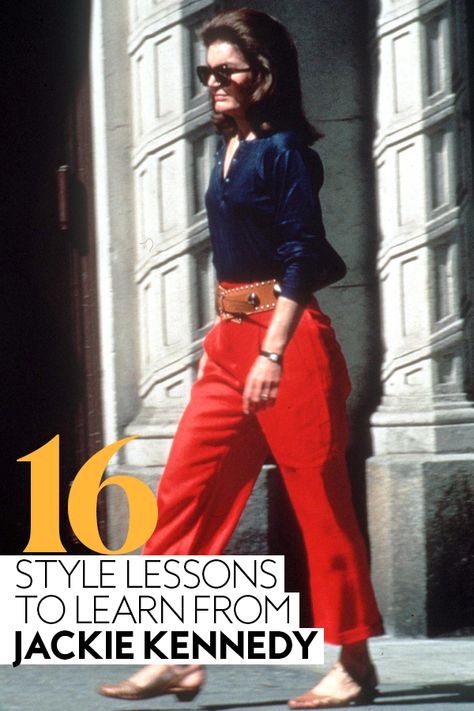 Jackie Onassis Style, Jackie O Style, American Queen, Jackie Onassis, Jackie O, Estilo Chic, Fashion Icons, Red Pants, Street Chic