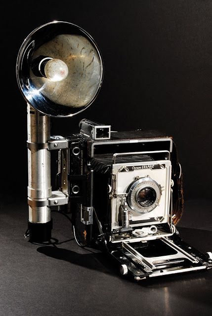 Vintage Camera Decor, Animation Blender, Fotocamere Vintage, Crown Graphic, Film Camera Photography, 3d Product Animation, Camera Collection, Product Animation, Antique Cameras